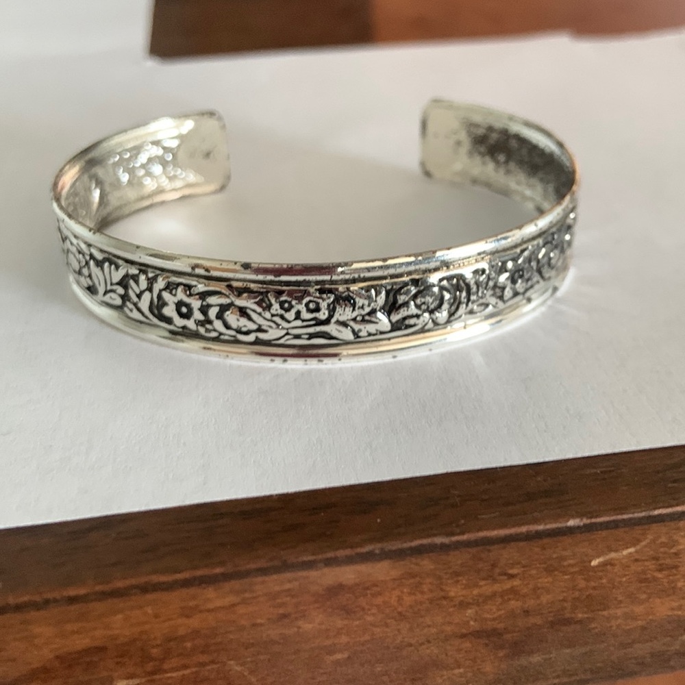 Bracelet matches earrings posted separately silver color